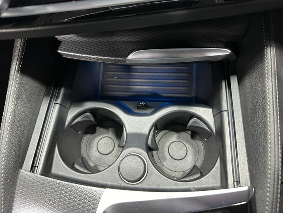 2020 BMW 5 Series - image 22