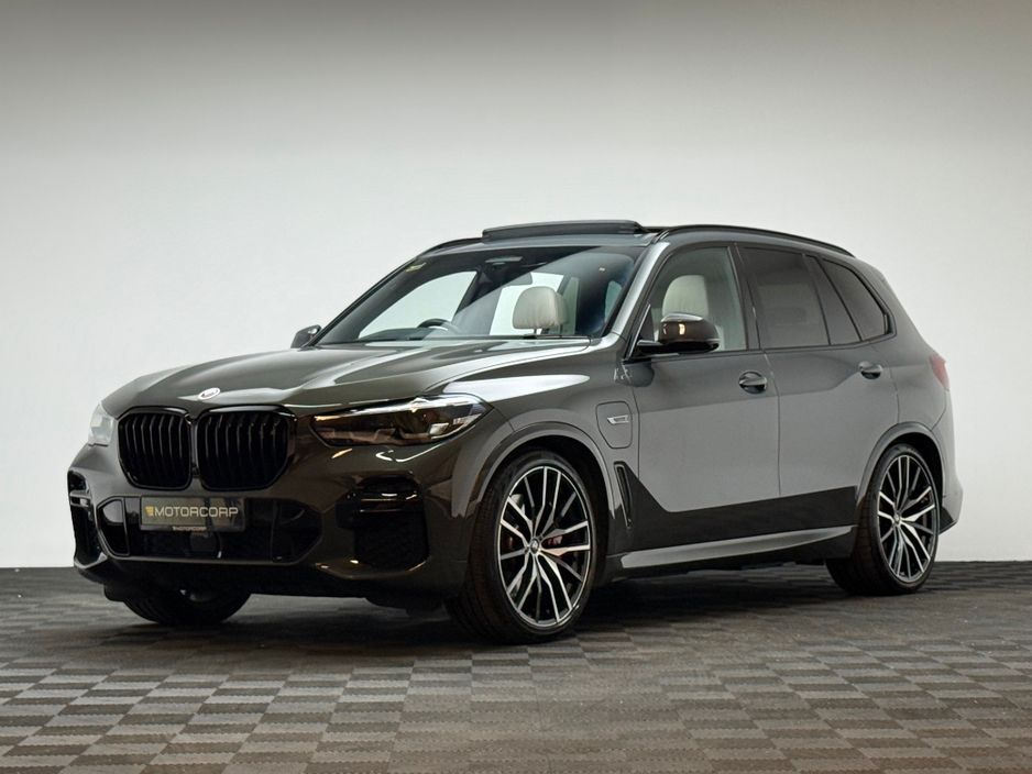 2023 BMW X5 - image 3