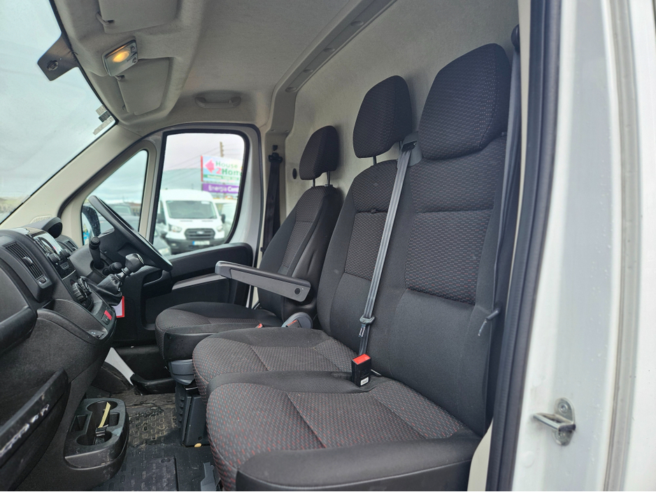 2022 Opel Movano - image 12