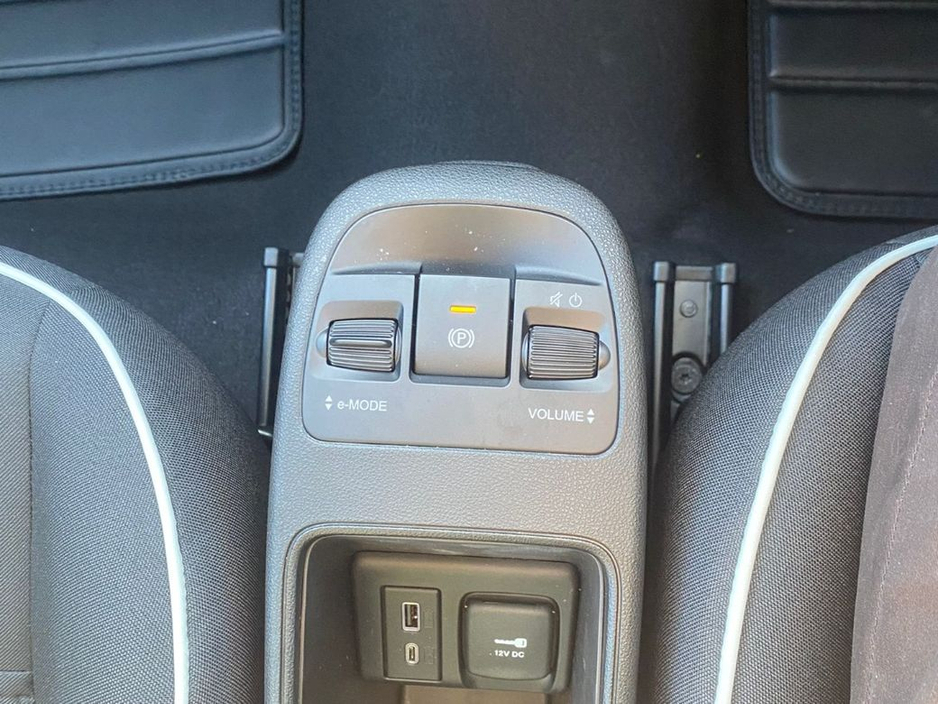 2025 Fiat 500e - image 25