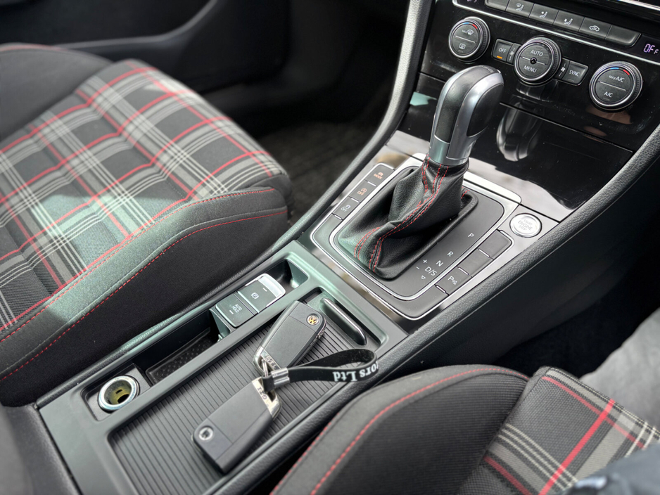 2018 Volkswagen Golf - image 27