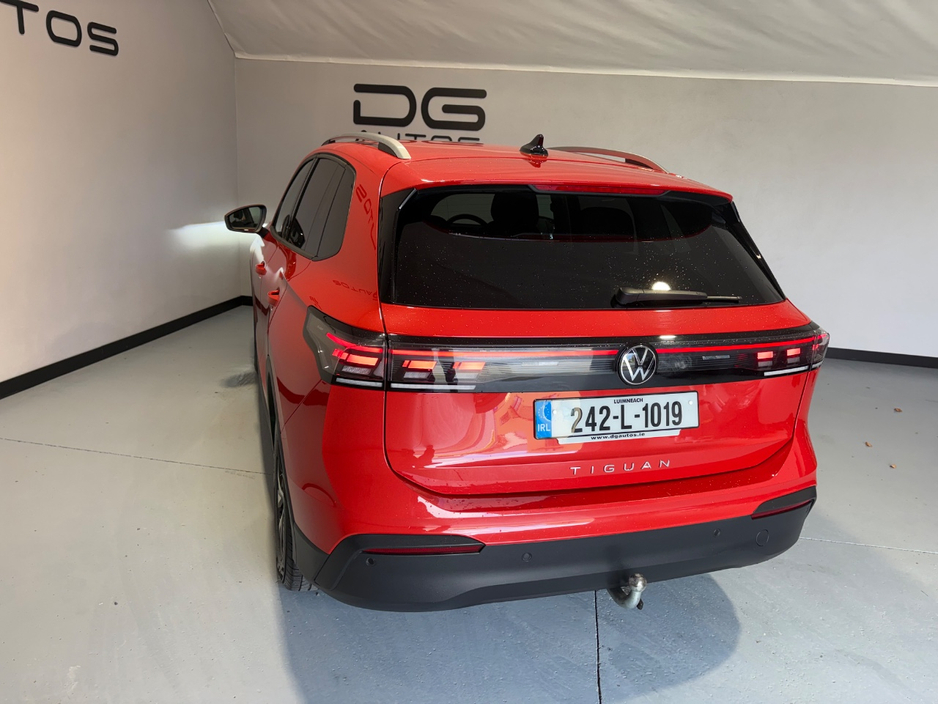 2024 Volkswagen Tiguan - image 4