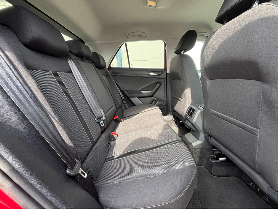 2023 Volkswagen T-Roc - image 7