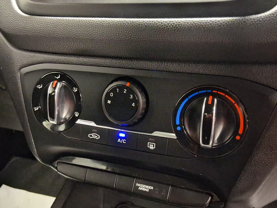 2016 Hyundai i20 - image 13