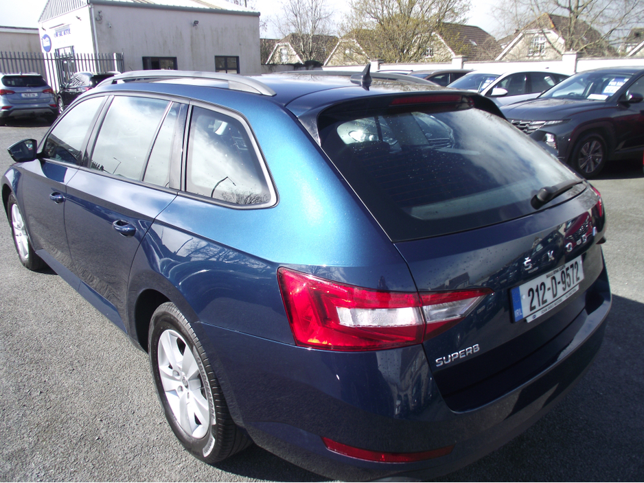 2021 Skoda Superb - image 6