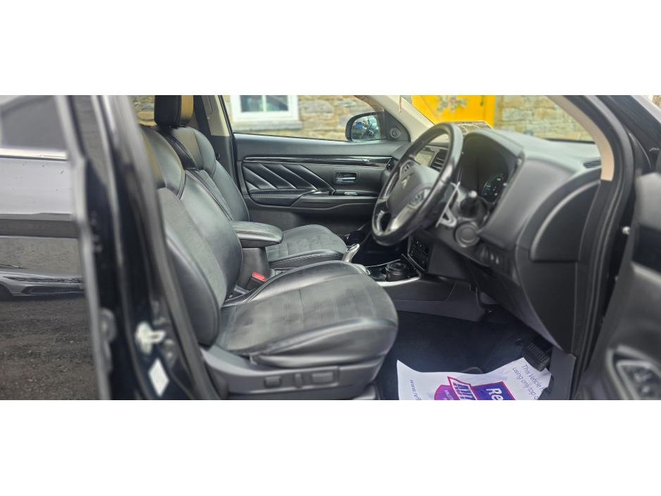 2020 Mitsubishi Outlander - image 10