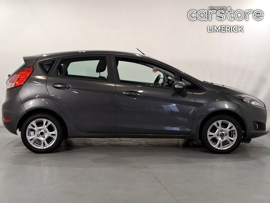 2016 Ford Fiesta - image 2