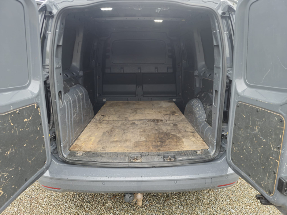 2022 Volkswagen Caddy - image 10