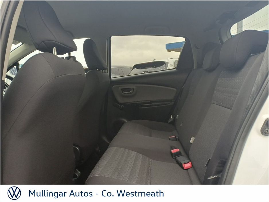 2017 Toyota Yaris - image 7