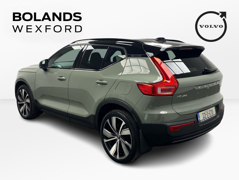 2022 Volvo XC40 - image 3