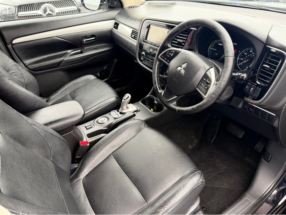 2015 Mitsubishi Outlander - image 7