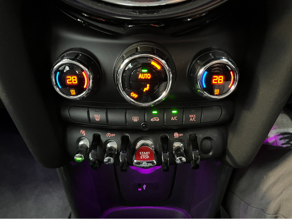 2018 MINI Cooper - image 17