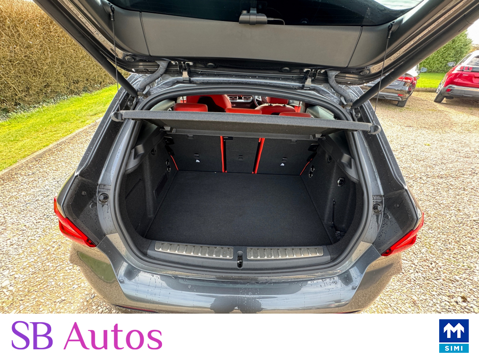 2020 BMW 1 Series - image 9