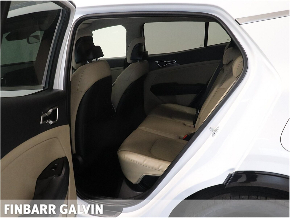 2023 Kia Sportage - image 11