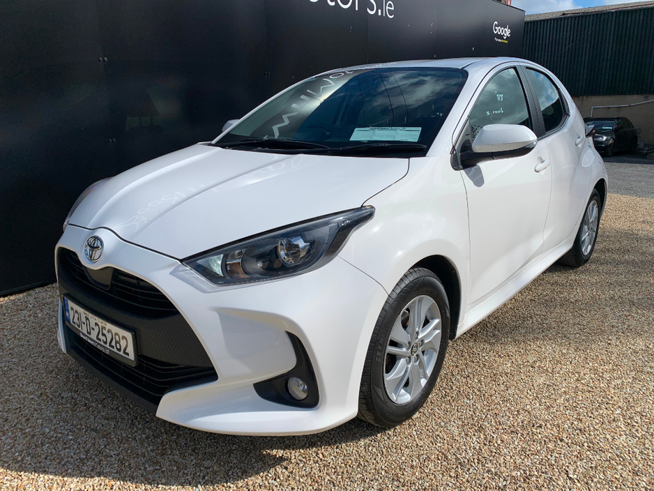 2023 Toyota Yaris - image 8