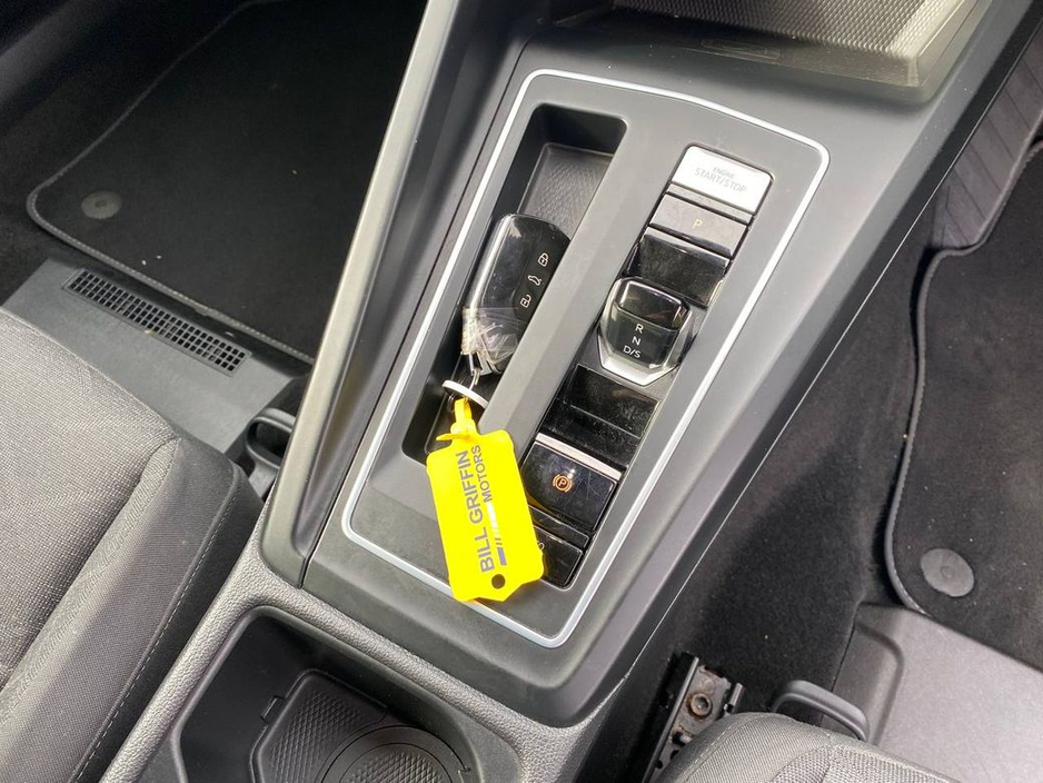 2023 Volkswagen Golf - image 11