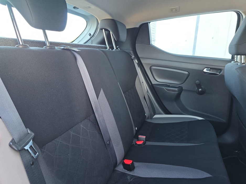 2017 Nissan Micra - image 9