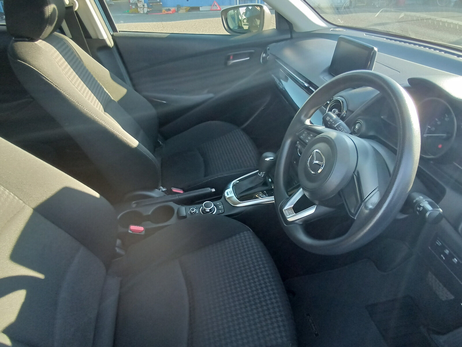 2017 Mazda Demio - image 9