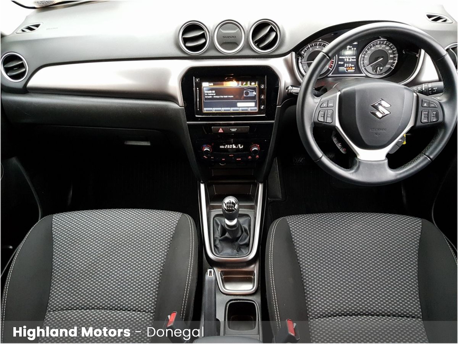 2023 Suzuki Vitara - image 2