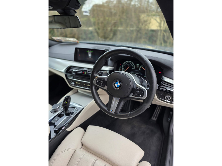 2019 BMW 5 Series - image 12
