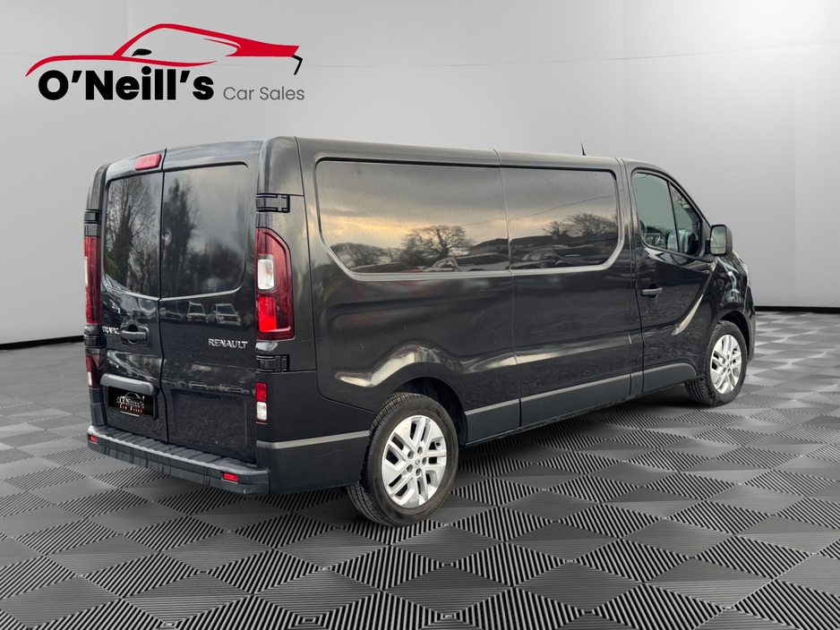 2019 Renault Trafic - image 3