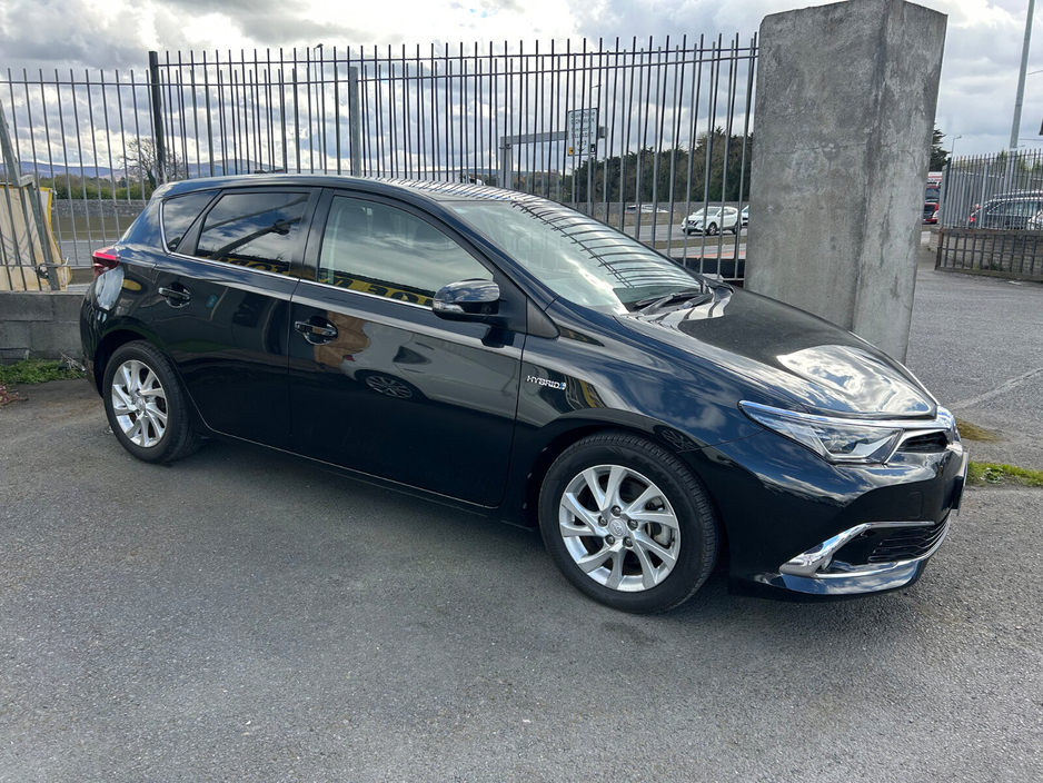 2016 Toyota Auris - image 6