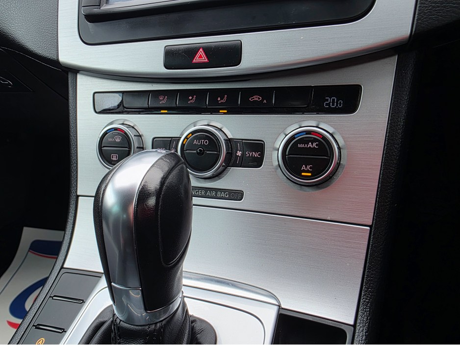 2015 Volkswagen Passat - image 17