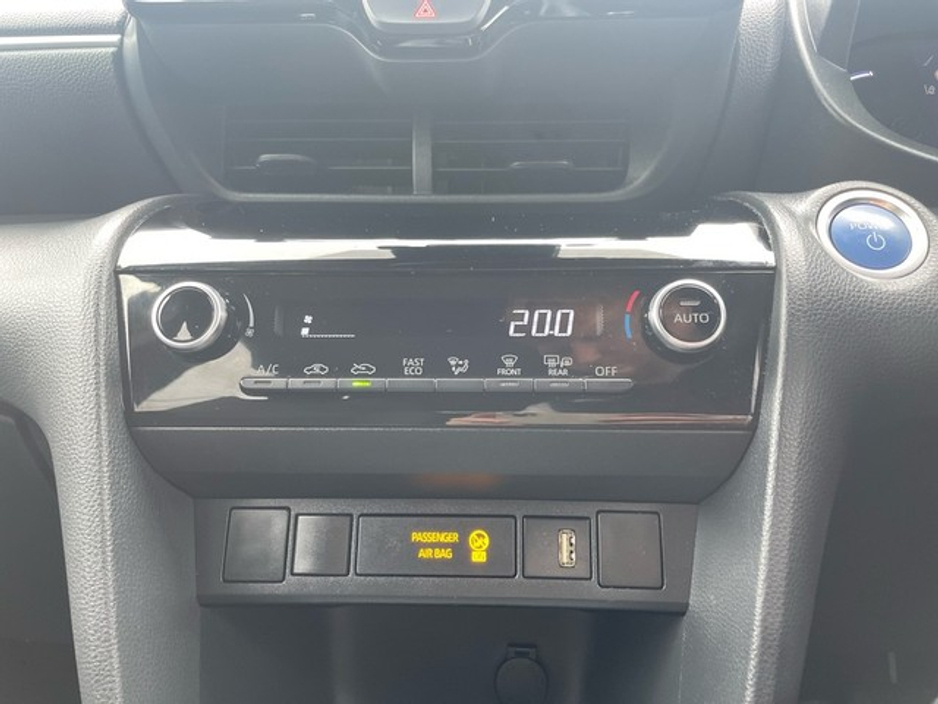 2022 Toyota Yaris Cross - image 14