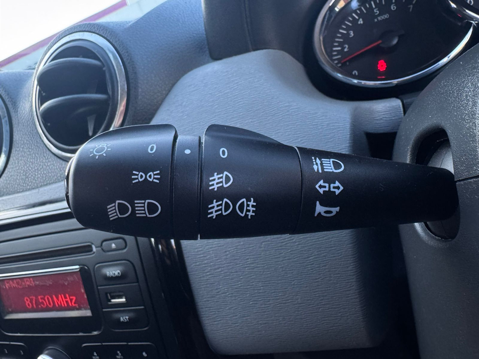 2015 Dacia Duster - image 31