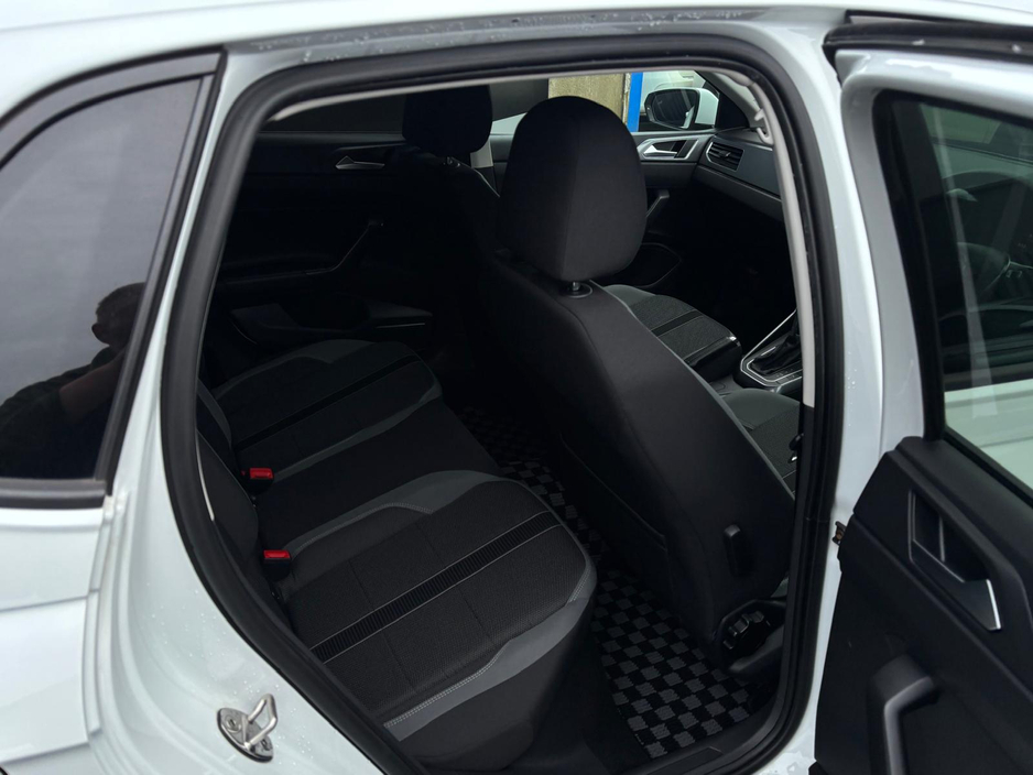 2019 Volkswagen Polo - image 5