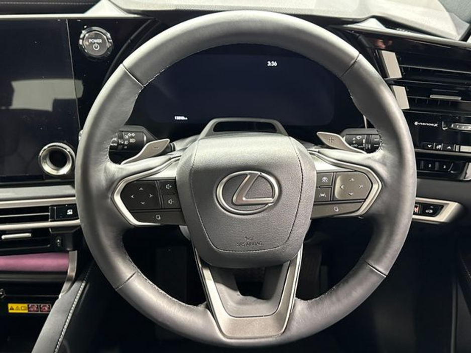 2025 Lexus RX 450h+ - image 12