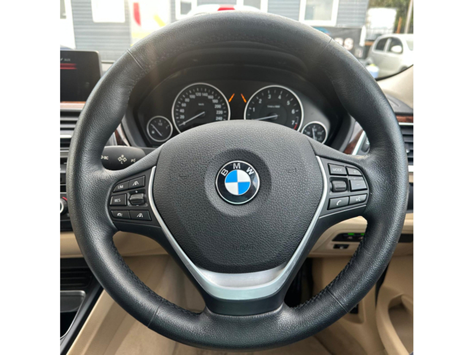 2016 BMW 3 Series - image 19