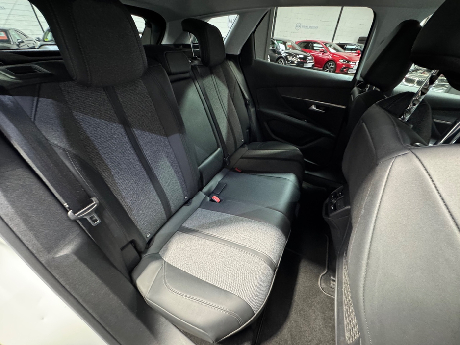 2020 Peugeot 3008 - image 18