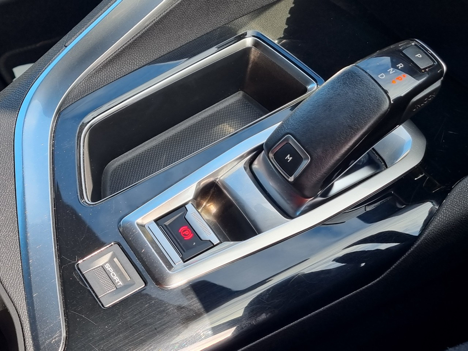 2018 Peugeot 3008 - image 24