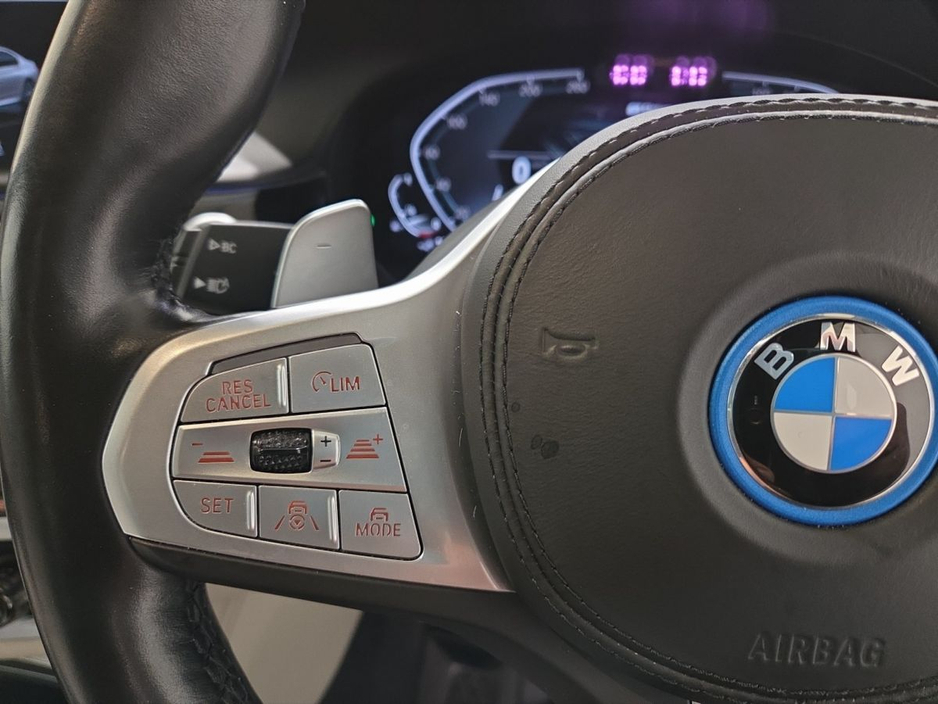 2022 BMW 7 Series - image 17