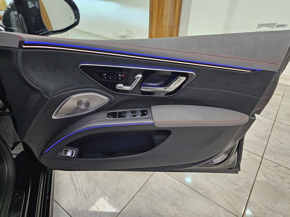 2025 Mercedes-Benz EQS - image 12
