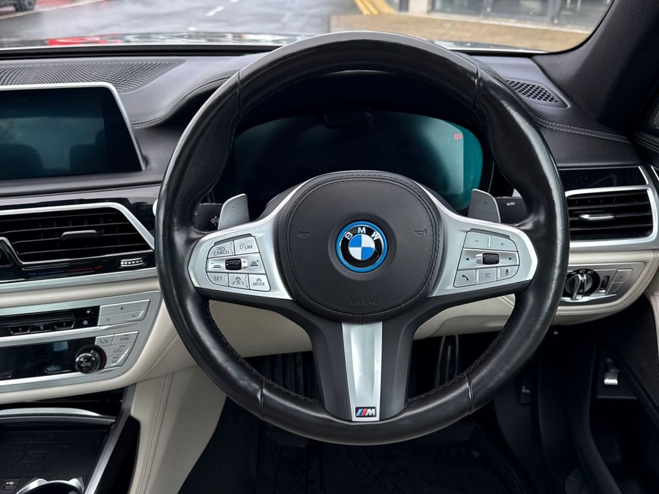 2022 BMW 7 Series - image 5