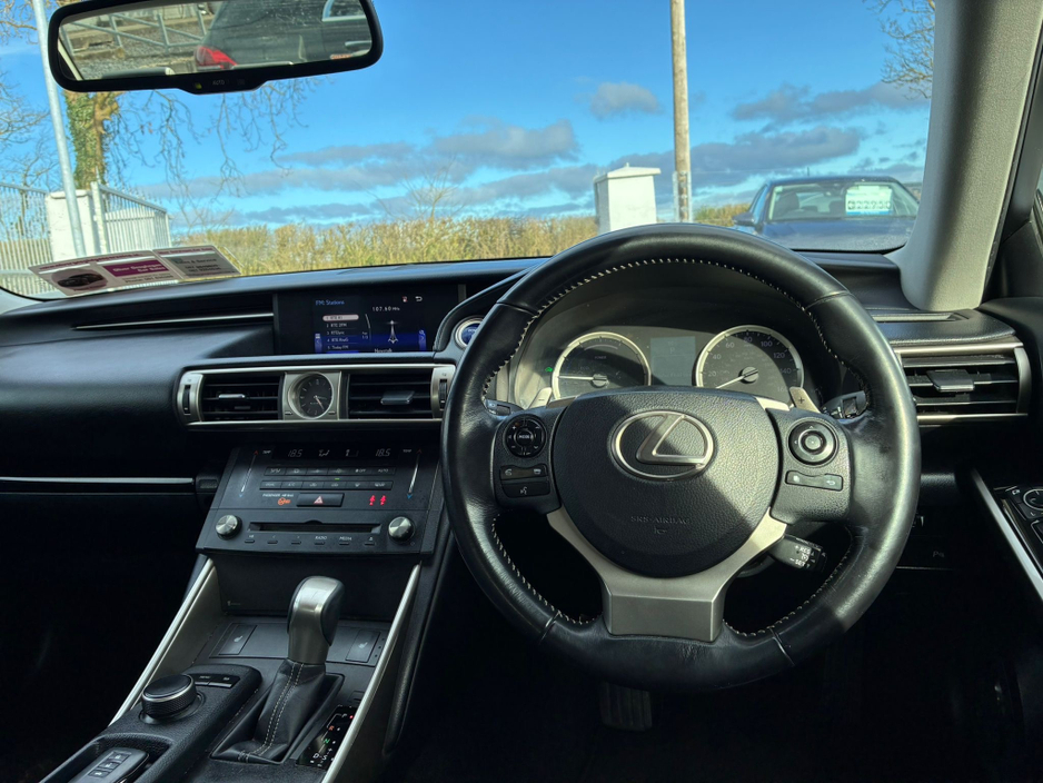 2016 Lexus IS 300 h - image 19