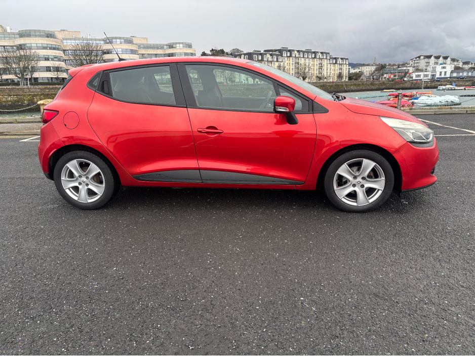 2013 Renault Clio - image 2