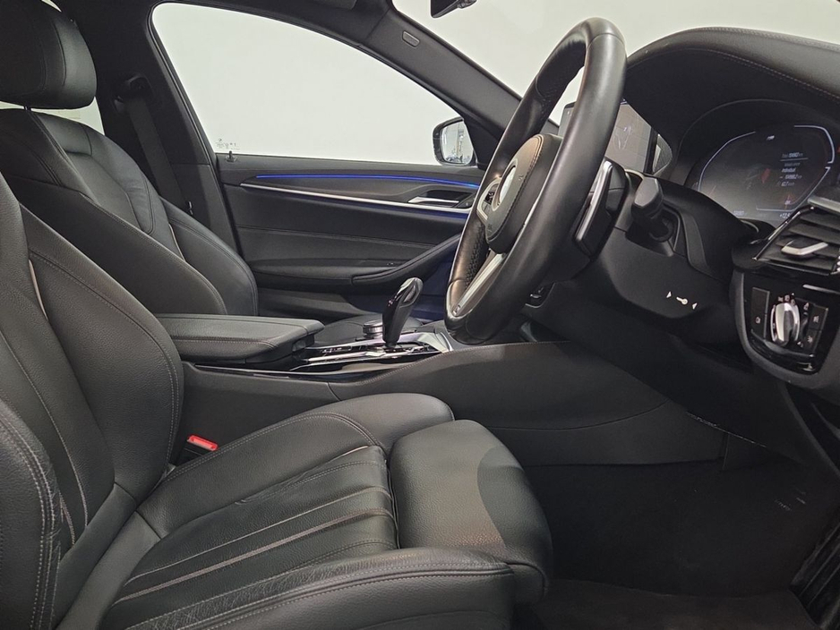 2023 BMW 5 Series - image 12