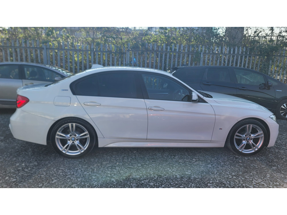 2018 BMW 3 Series - image 8