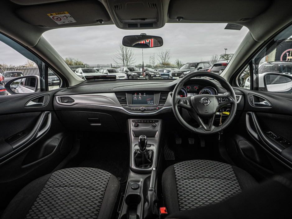 2016 Opel Astra - image 6