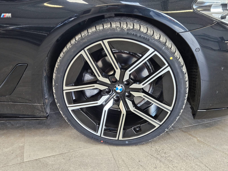 2020 BMW 5 Series - image 5