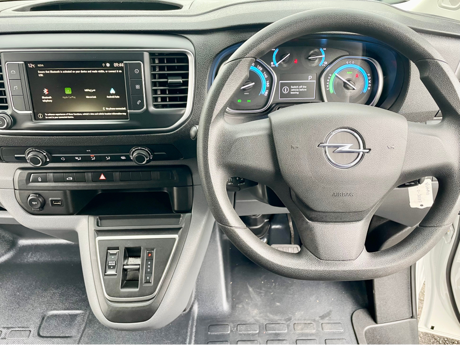 2022 Opel Vivaro - image 9