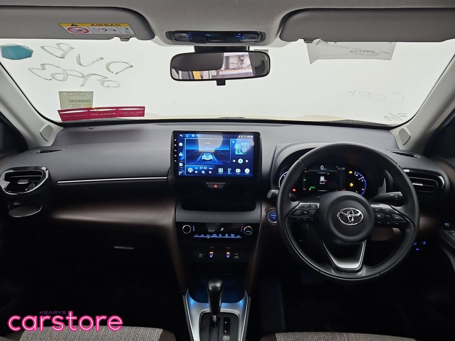 2022 Toyota Yaris Cross - image 11