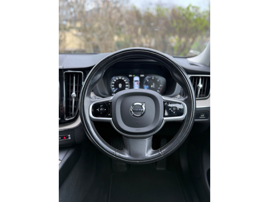 2020 Volvo XC60 - image 20