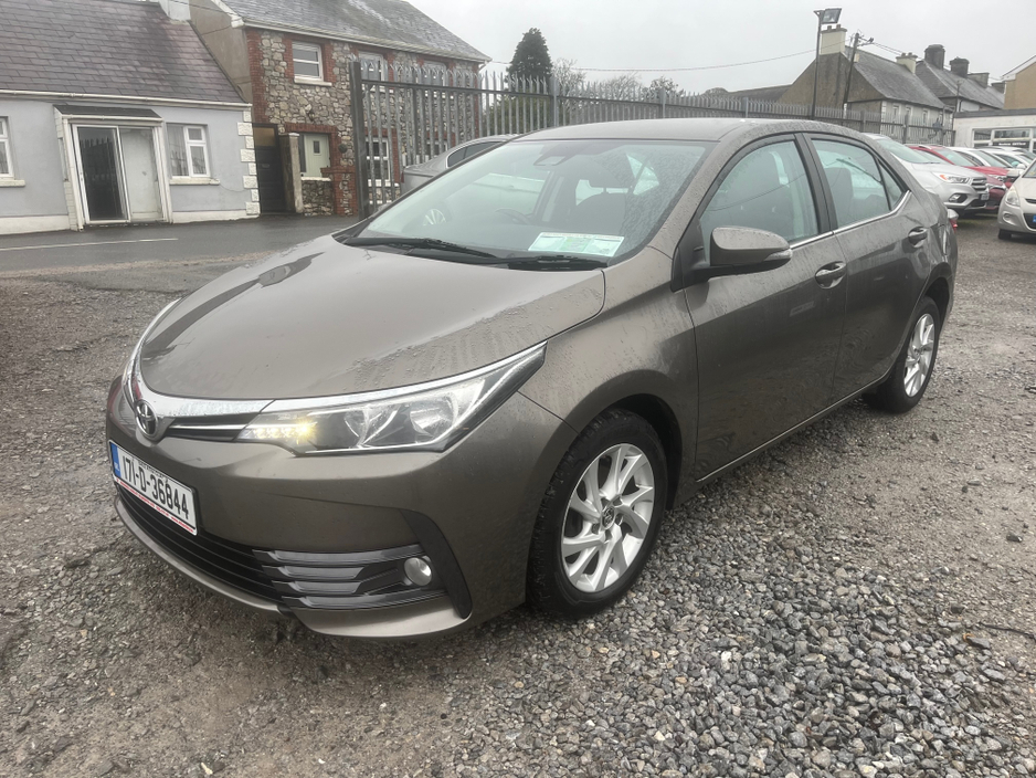 2017 Toyota Corolla - image 2