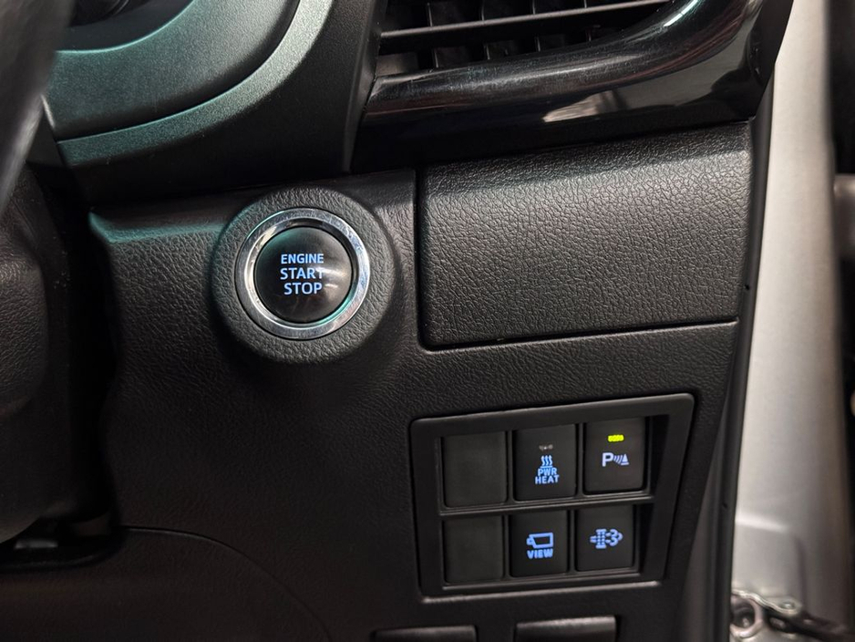 2023 Toyota Hilux - image 13