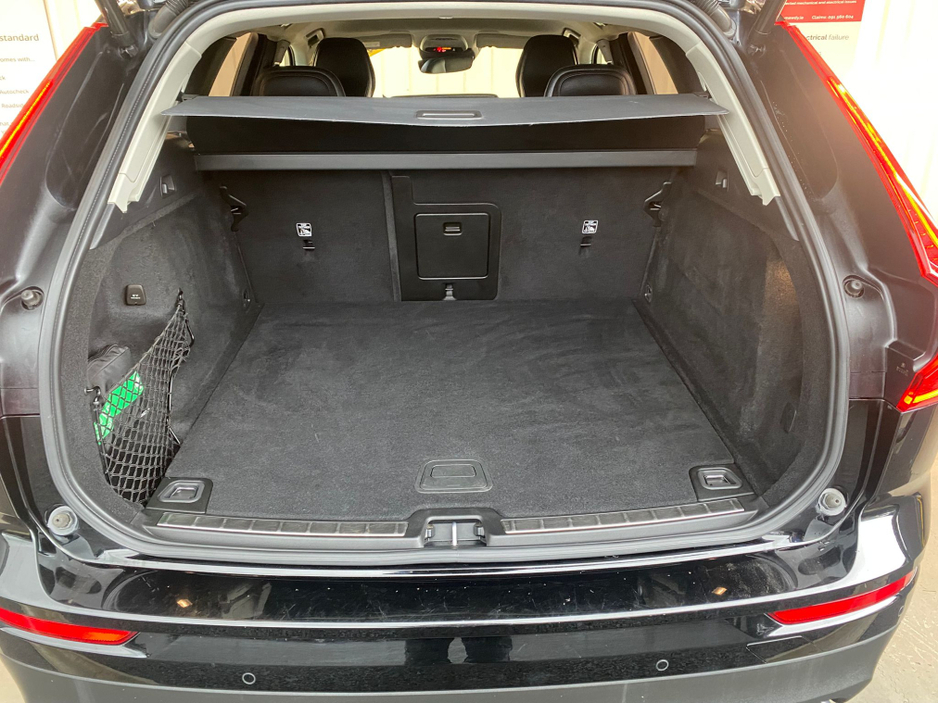 2021 Volvo XC60 - image 23
