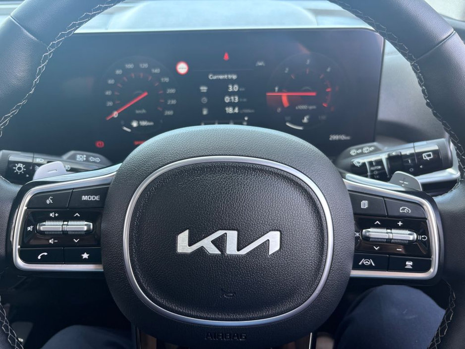 2025 Kia Sorento - image 8